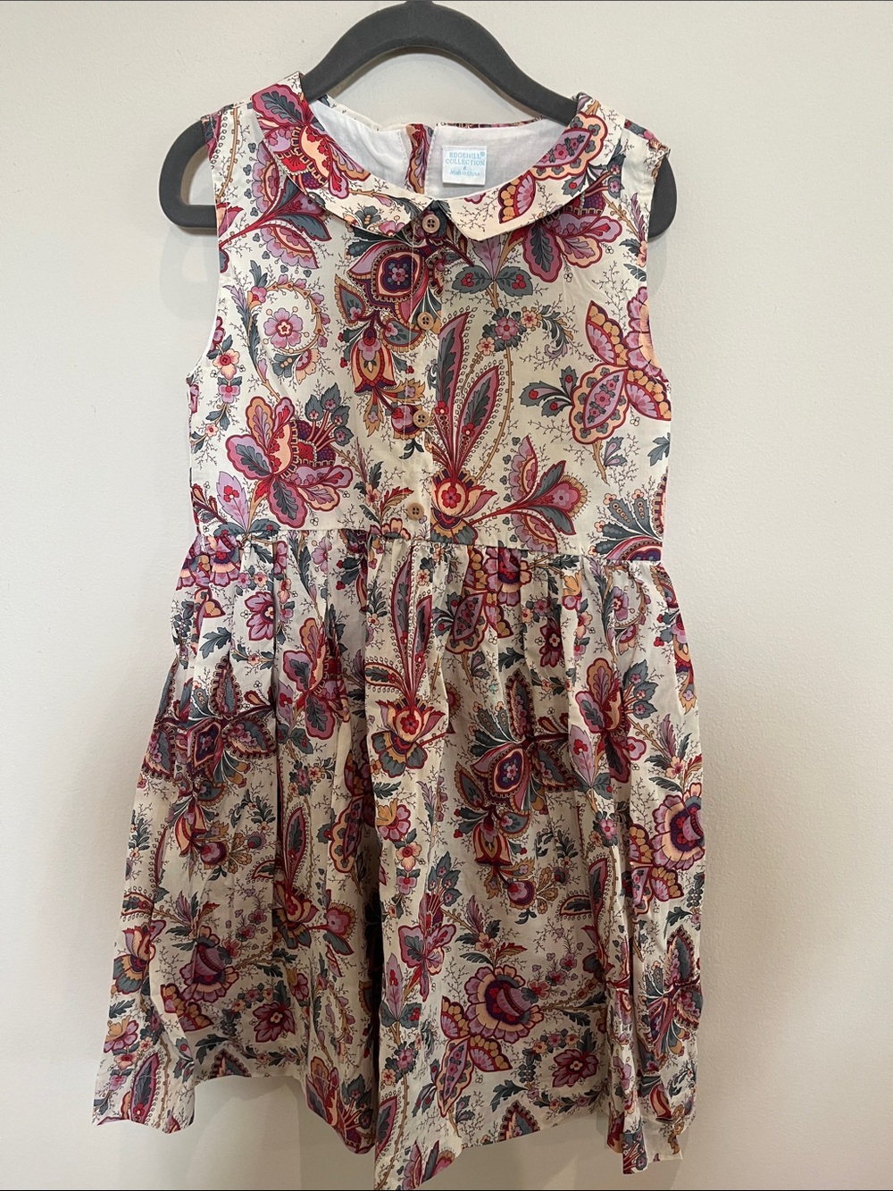 Girls, Size 6, excellent condition dress, zippered back.